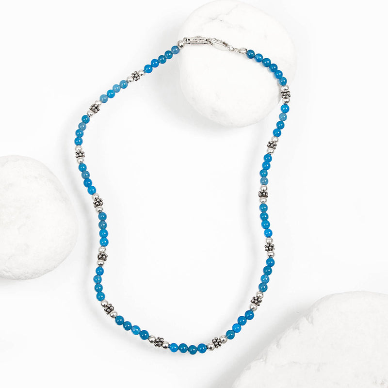 Collana corta in agata blu e sferette in argento 925 a forma di mora