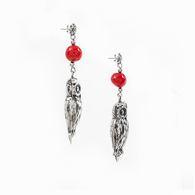 Orecchini in argento 925 con corallo rosso e pendente portafortuna a forma di gufo