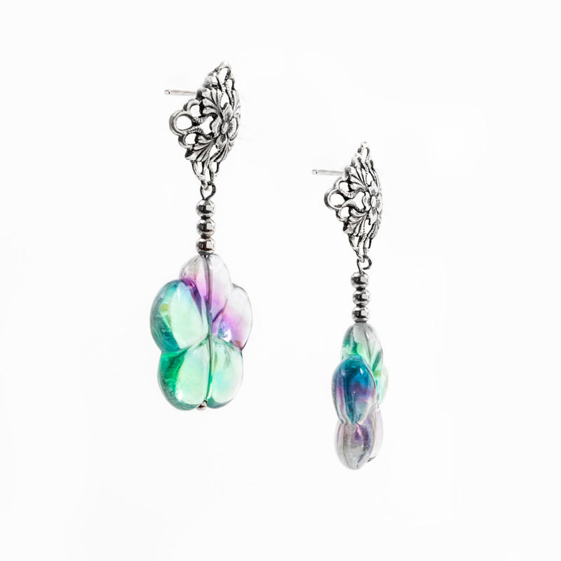 Delicati orecchini in argento 925 traforato e fiore in fluorite Multicolor