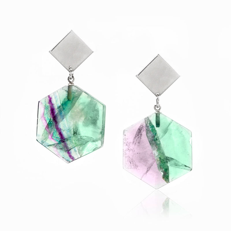 Orecchini in argento 925 rodiato e pendente esagonale di fluorite